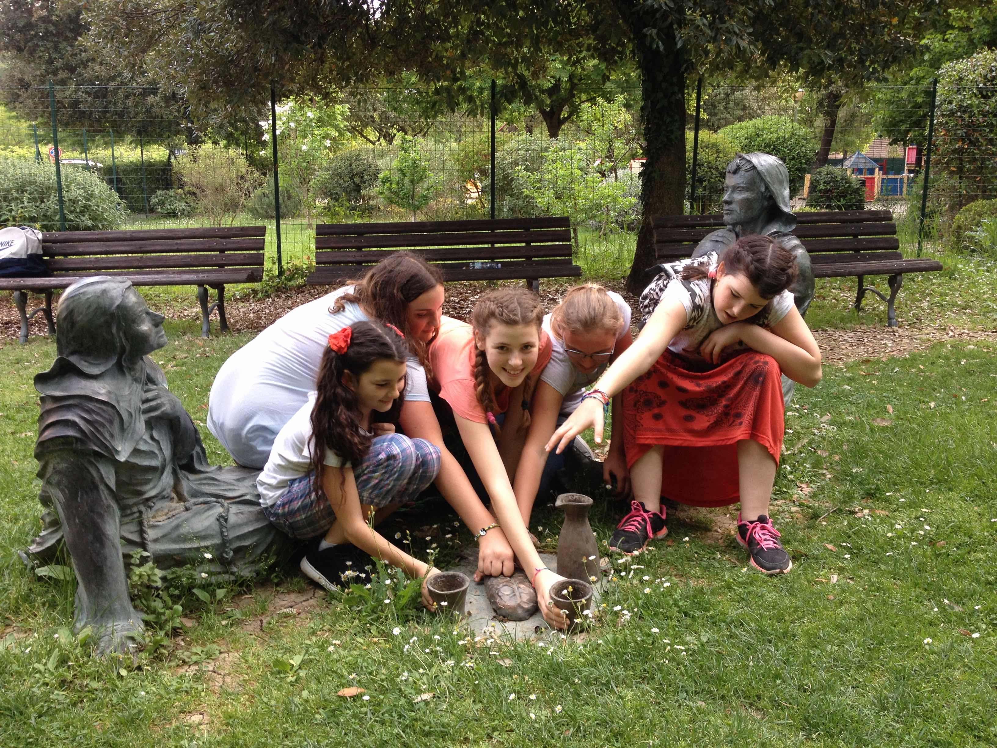 Assisi Familien2018 PortiunculaStatuen22