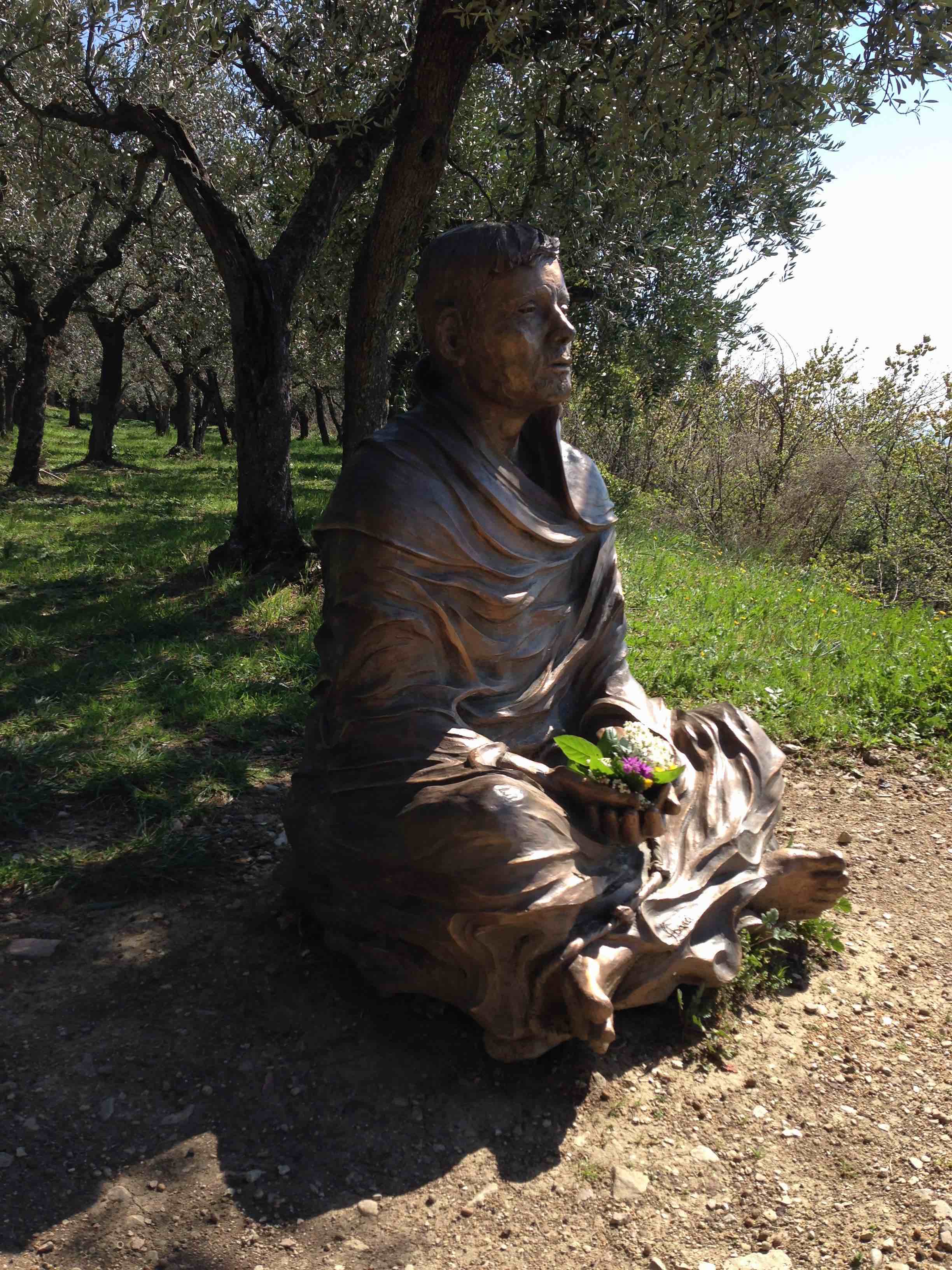 Assisi SanDamiano Franziskusstatue2