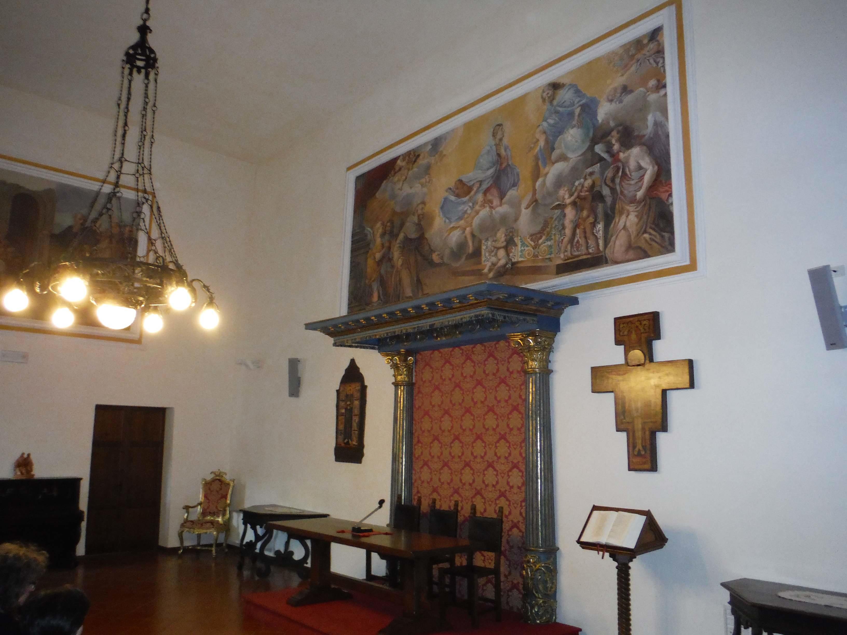 Assisi-vescovado-salaSpogliazione2